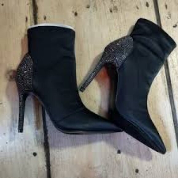 NIB- Lauren Lorraine Black Bedazzled Ankle Boot Black Size 6.5 Monique - Picture 4 of 4